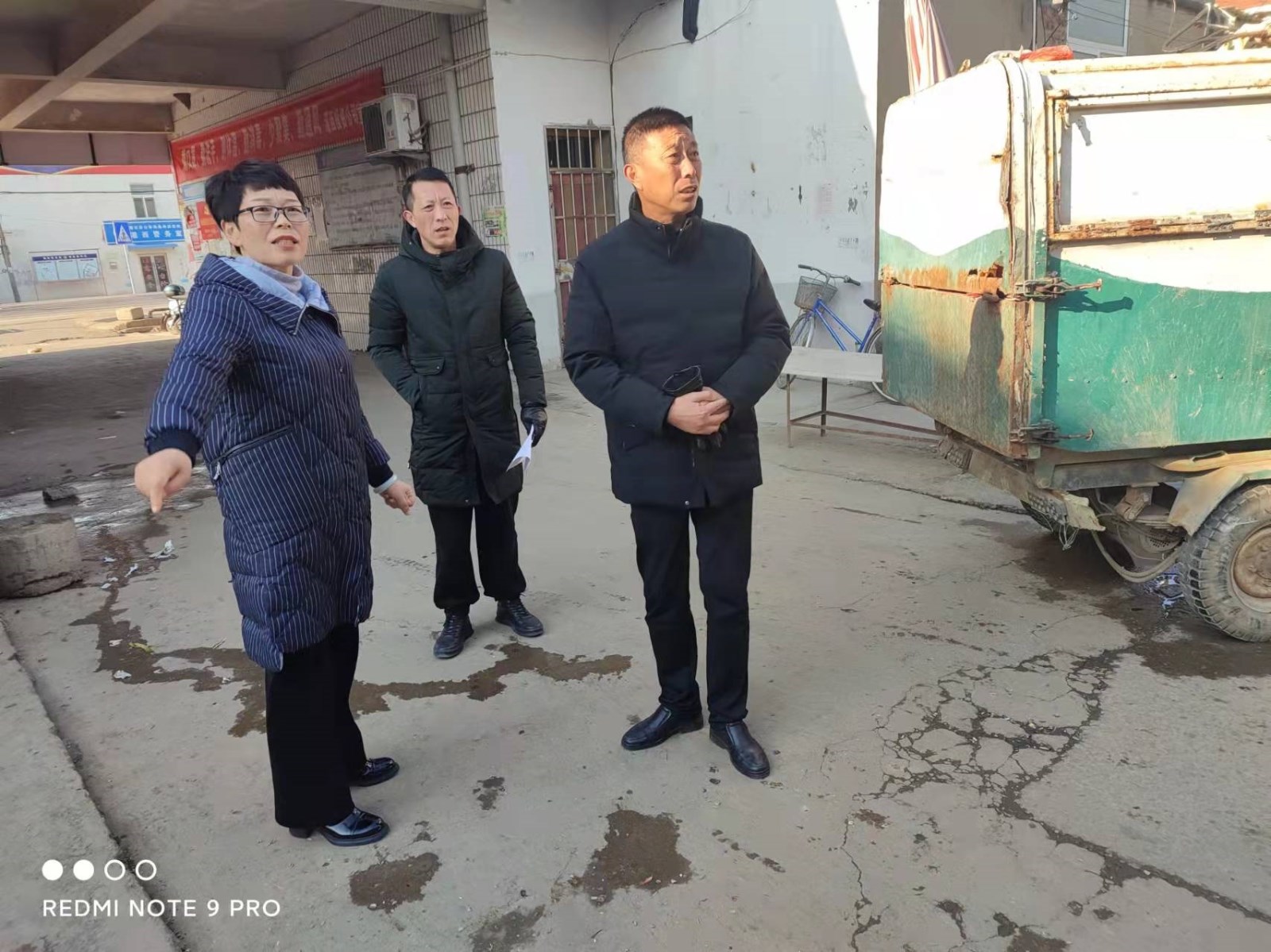 王主席在社区3.jpg